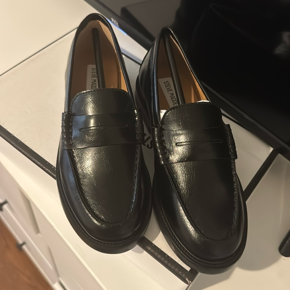 Steven Madden loafers in black
